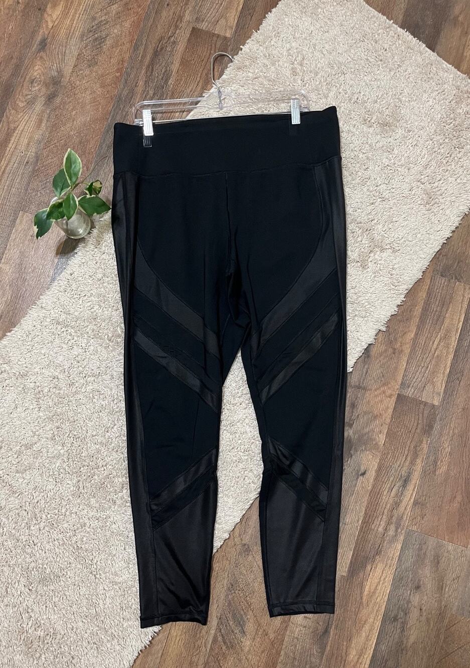 LIVI Lane Bryant Size 18/20 Black High-Rise Mesh Glossy Leggings
